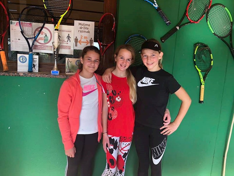 Mladi rabački tenisači na turnirima u Bujama i Opatiji