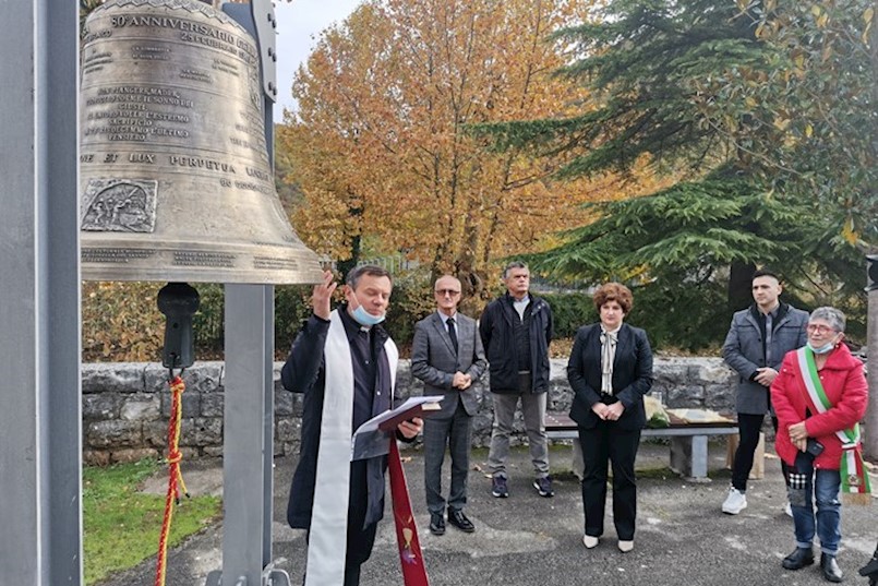 DAN OPĆINE RAŠA: Labinski župnik blagoslovio zvono posvećeno poginulim rudarima, a talijanski donator primio općinsko priznanje