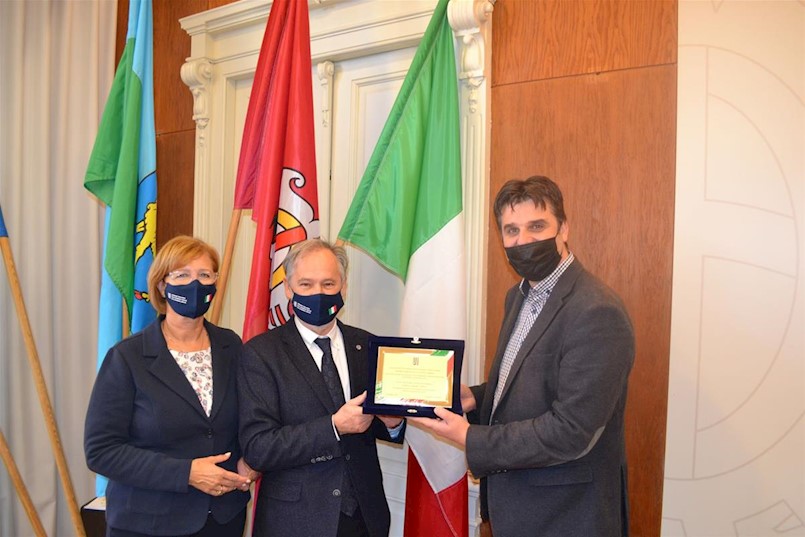 Gradu Labinu uručena zahvala za vrijedan doprinos rastu i razvoju Talijanske nacionalne zajednice