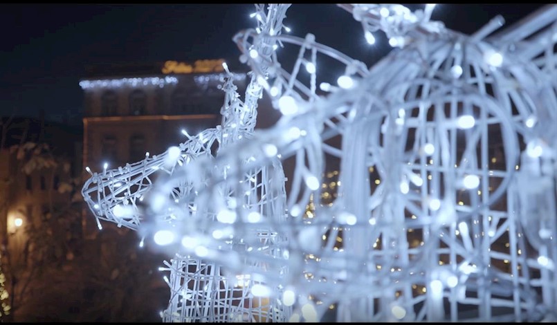 Upaljene božićne lampice diljem grada - VIDEO
