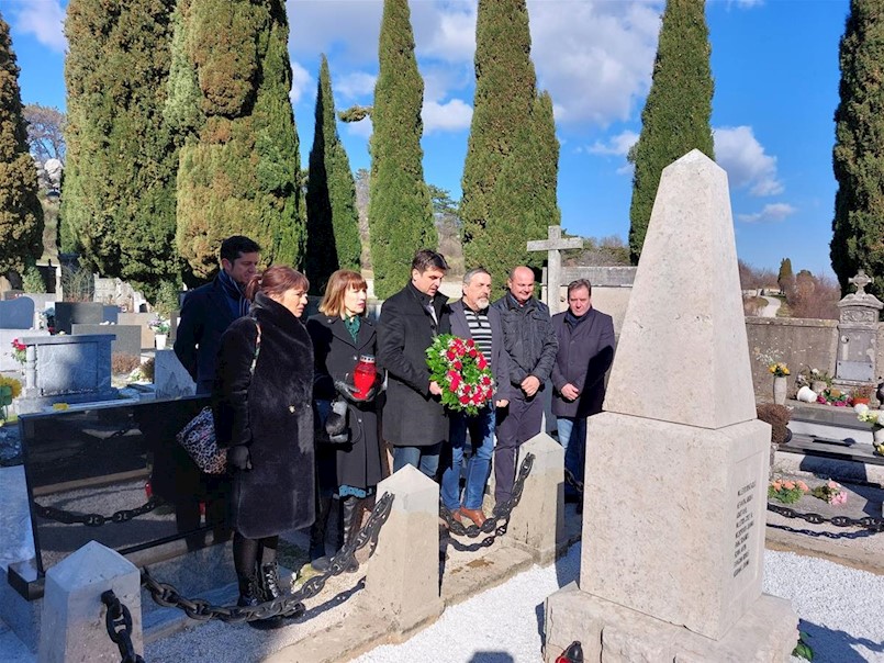 Položeni vijenci na Gradskom groblju Labin povodom obilježavanja 101. obljetnice Labinske republike
