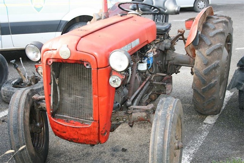 Vinež: U sudaru s traktorom, vozačica bicikla teže ozlijeđena