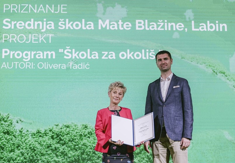 Profesorica Olivera Tadić za SŠMB primila priznanje za projekt "Škola za okoliš"