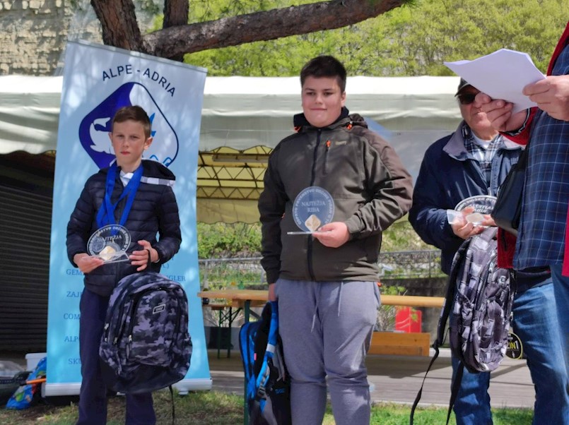 Uspješni mladi ribiči raškog Galeba na Otvoreno prvenstvo općine Piran
