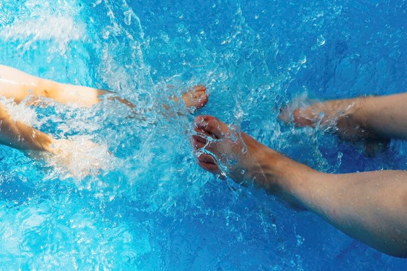 Projektom “Sigurnost na vodi” HCK odobrio 7.088,96 eura za besplatne škole plivanja Crvenom križu Labin