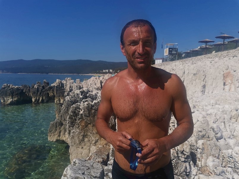 Jedinstven plivački podvig: Porečan Mate Zrilić preplivao 11 kilometara od Rapca do Cresa