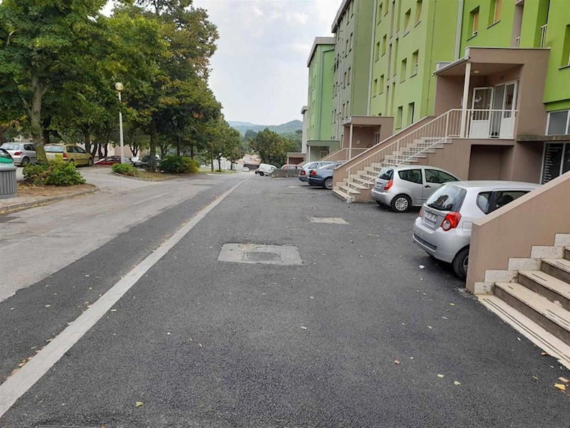 Novi asfalt „kraj zelene zgrade“ na Katurama