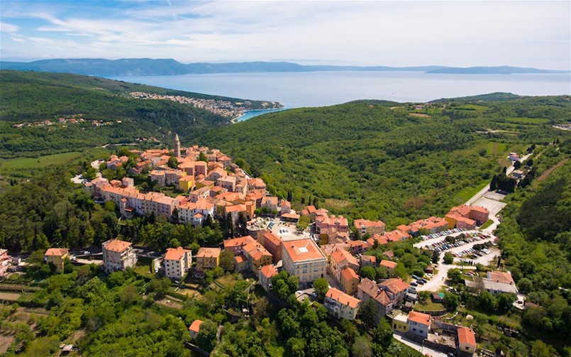 Labinski stari grad postaje kulisa Netflixove serije – obavijest o regulaciji prometa