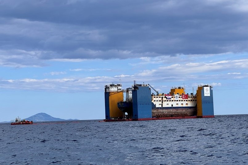 Brod Deala napokon otegljen, napustio Raški zaljev