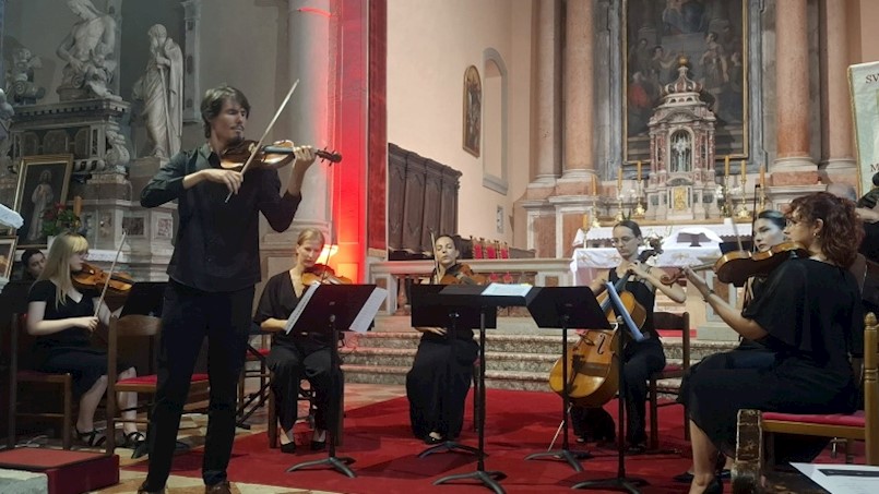 Istarski komorni orkestar nastupio u župnoj crkvi u labinskom starom gradu