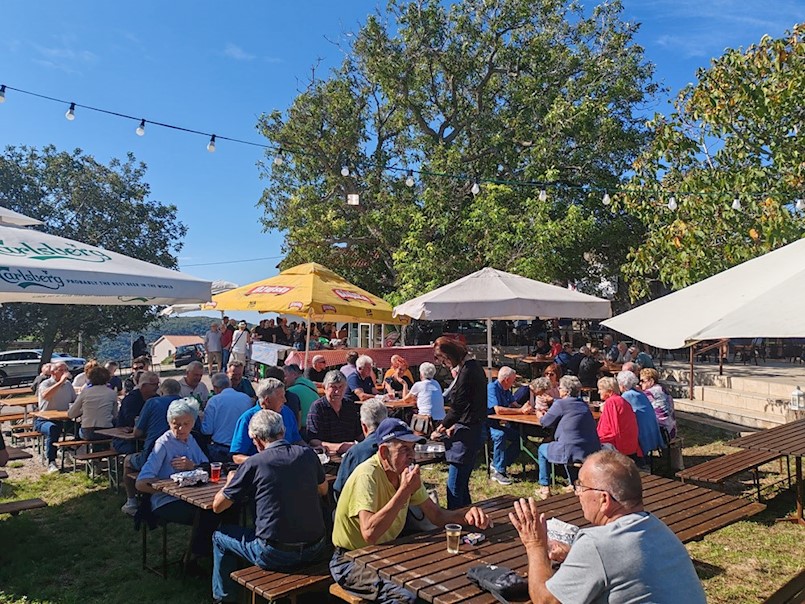 Bortulja u Sv. Bartolu: Tradicionalna marenda pod urehom, biciklijada, turnir u kartama i večernja zabava