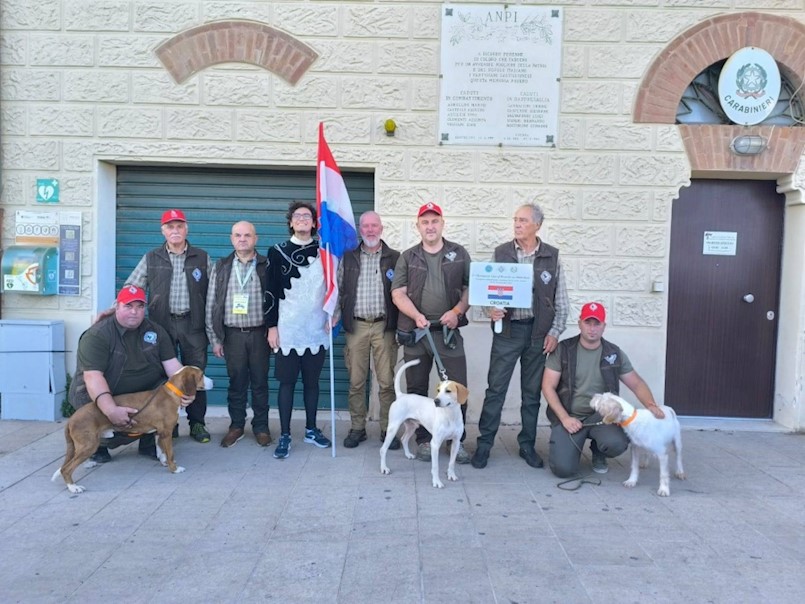 Labinjani sudjelovali na 2. Euro kupu pasa goniča na divlju svinju održanom u Toskani