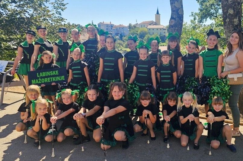 Labinske mažoretkinje na 25. Susretu mažoretkinja u Viškovu