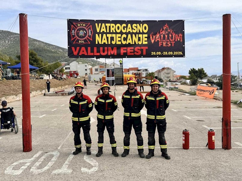 Labinski vatrogasci briljirali na Braču – srebro na prestižnom Vallum Festu! Labinski vatrogasci briljirali na Braču – srebro na prestižnom Vallum Festu!