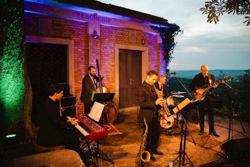 Sipping Sessions 2025: Glazbeni ciklus koji spaja vrhunsku glazbu, vino i ambijent starog Labina Sipping Sessions 2025: Glazbeni ciklus koji spaja vrhunsku glazbu, vino i ambijent starog Labina