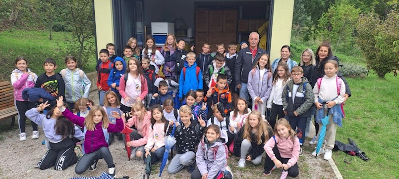 Edukativni izlet: Učenici iz Lovrana učili o pčelama i baštini u Labinu Edukativni izlet: Učenici iz Lovrana učili o pčelama i baštini u Labinu