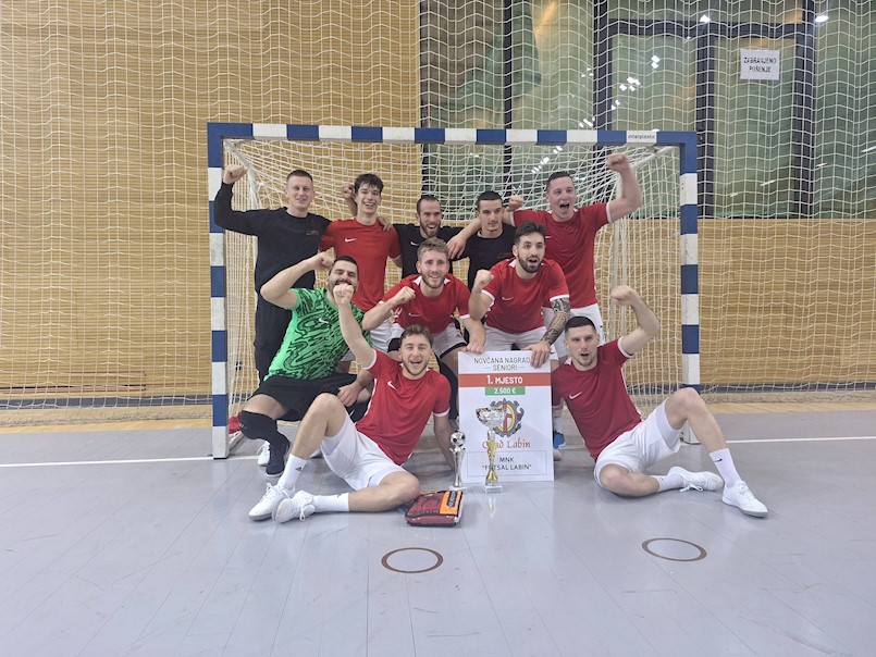 Završen 5. Novogodišnji malonogometni turnir Grada Labina - pobjednici HMRM kod seniora