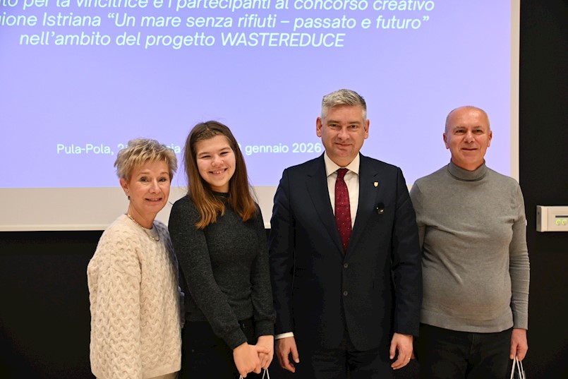 Učenica labinske Srednje škole Leona Runko na prijemu kod Župana kao autorici najboljeg plakata