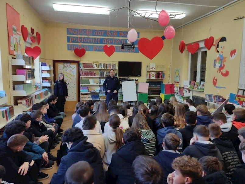 Dan ružičastih majica u Labinu – edukacijom u školama protiv vršnjačkog nasilja