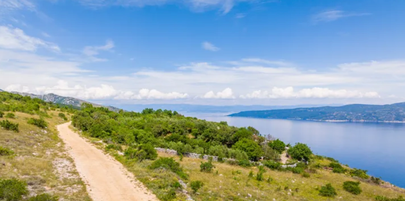Besplatno vođeno pješačenje Stazom Bellavista – raj za oči i dušu Rabac – Ripenda Kosi – Standar – Rabac