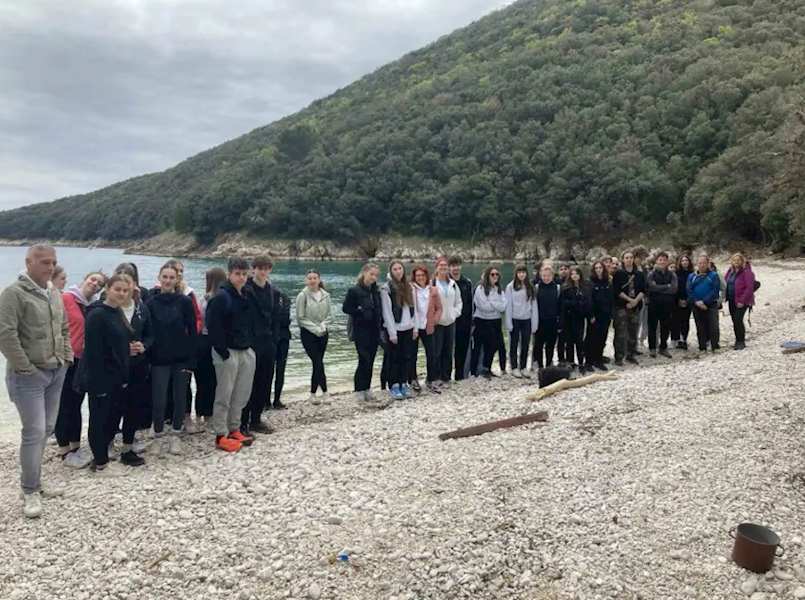 „Čuvari mora – ispod površine“: učenici Srednje škole Mate Blažine Labin na terenskom istraživanju značajnoga krajobraza „Čuvari mora – ispod površine“: učenici Srednje škole Mate Blažine Labin na terenskom istraživanju značajnoga krajobraza