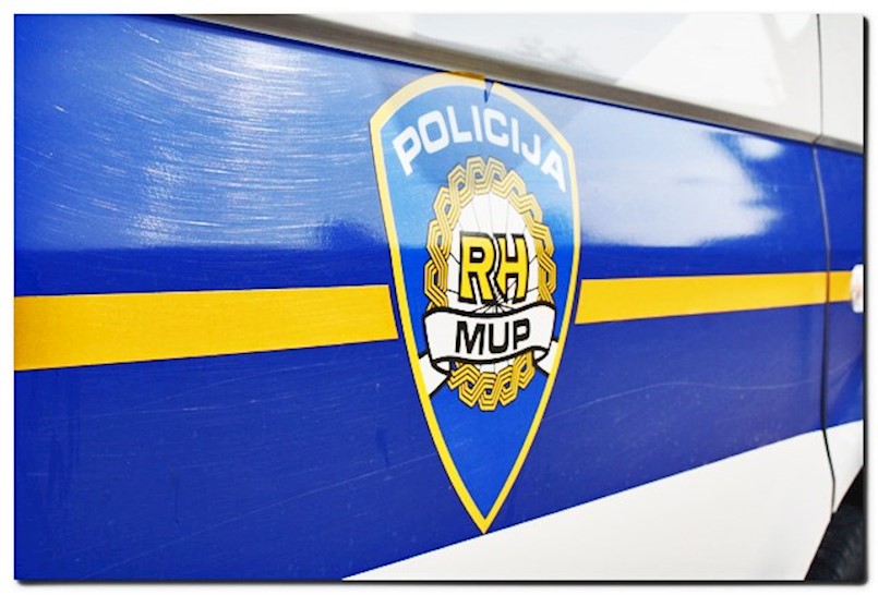Labin: Vozio pod utjecajem droge, a kod sebe imao još droge i teleskopsku palicu