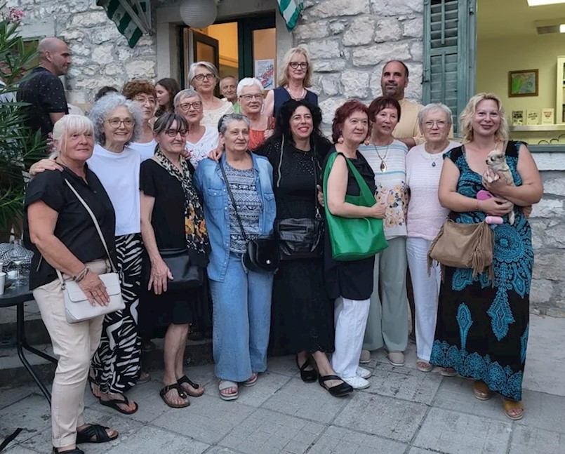 Rabac: Izložba radova polaznica likovnih radionica otvorena za posjetitelje