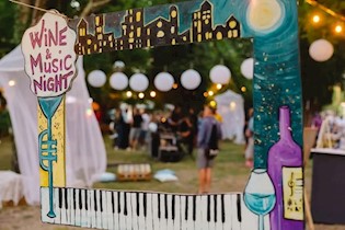 Wine & Music Night ponovno u Labinu: novi vizualni koncept parka, vrhunska vina i glazbeni spektakl uz Ante Gelu & Band i DJ Neyu