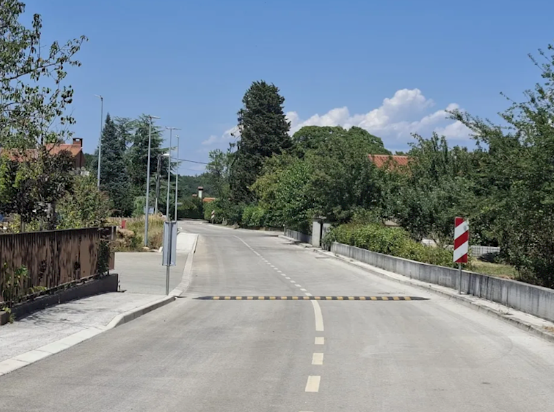 Novi usporivači prometa postavljeni su na tri pozicije u naselju Stari Katuri