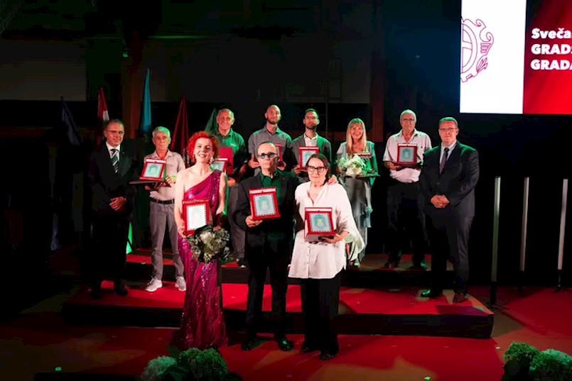 Održana svečana sjednica Gradskog vijeća: Labin snažno raste kroz fondove, demografiju i brigu o ljudima