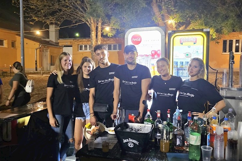 Mladi iz Kumpanije Martinski udružili snage za Matiju: Uredili teren, organizirali feštu i prikupljali pomoć za njegov oporavak