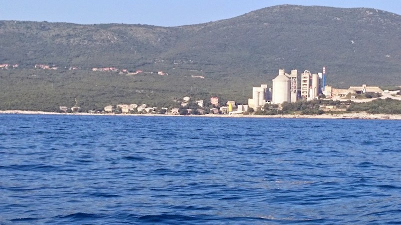 Dio ličkog otpada stiže u Istru: Cementara u Koromačnu preuzet će zbrinjavanje dijela neopasnog otpada