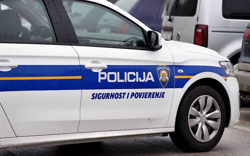 Labin: Pijan 62-godišnji slovenski državljanin sletio autom u provaliju