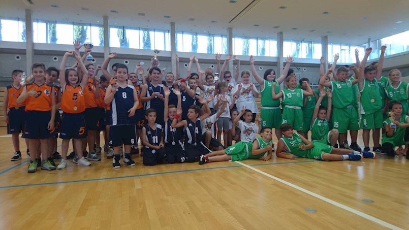 [FOTO] Poziv za upis u školu košarke / Mini-basket KK Labin: mališani na turniru u Novigradu osvojili odlično 4. mjesto