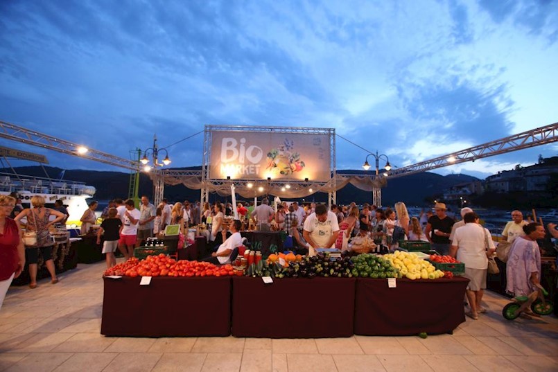 6. BIO MARKET – sajam ekoloških proizvoda i radionica sirove hrane u petak 14.9. na rivi u Rapcu