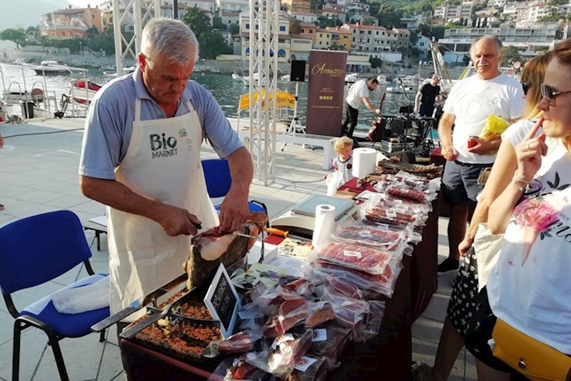Na Rabačkoj rivi održan 6. Bio Market