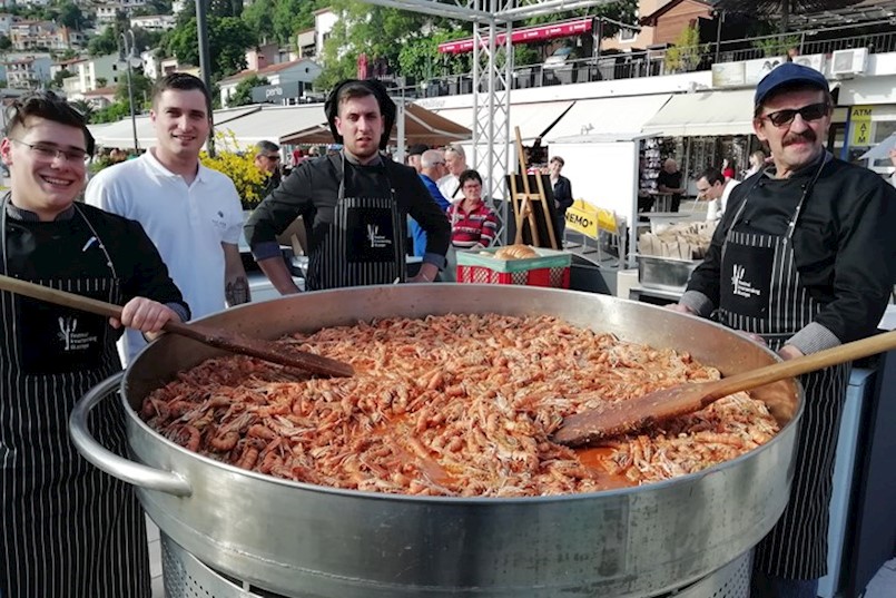 FESTIVAL KVARNERSKOG ŠKAMPA: Pripremljeno 2.400 porcija škampa na razne načine, sipa i hobotnica