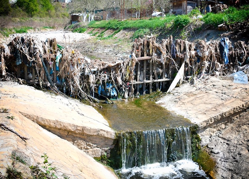 U Raši nelegalni priključci fekalne kanalizacije - do 29.7.2019. moraju se zatvoriti | Hrvatske vode: nismo odgovorni za onećišćenje krapanskog vodotoka