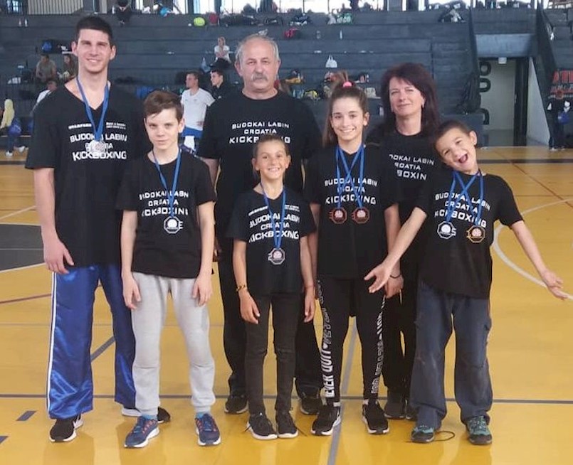 Na Međunarodnom  kupu u kickboxingu „Moslavac open  2019“ održanog u Popovači Labinjani osvojili 10 odličja