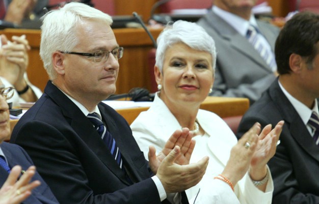Parlamentrni izbori 4. prosinca, potpisivanje ugovora s EU-om 9. prosinca