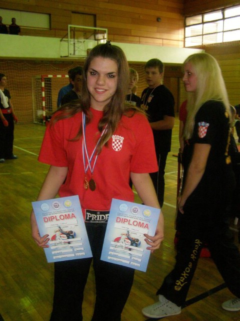Labinjani su osvojili  15  odličja: 7 pehara, 3 plakete i 5 medalje na Internacionalnom natjecanju u kickboxingu `Kup Jadrana  2011.`