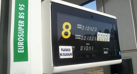 Od ponoći pale cijene goriva