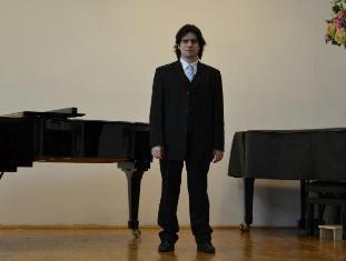 Antonio Mrzlić osvojio prvu nagradu na Međunarodnom festivalu solo pjevanja
