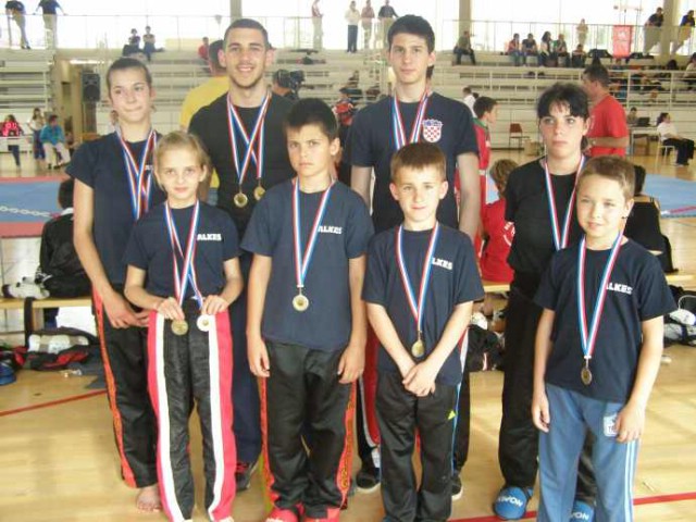 Na Međunarodnom Kupu u  kickboxingu „Alpe-Adria kup 2013“  u Puli Franka Fonović  osvojila  dva zlata