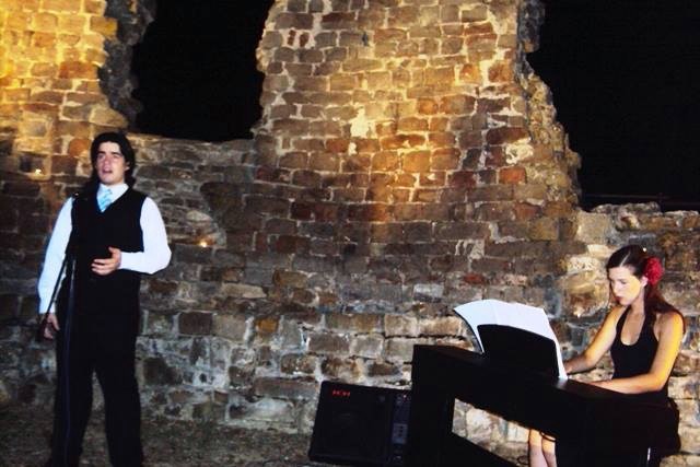 Labinski mladi virtuozi Nicole Vidak i Antonio Mrzlić održali koncert u Manzanu