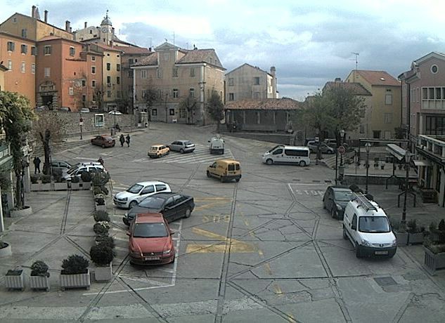 Ipak parkiranje na starogradskom Titovom trgu, uz naplatu naravno