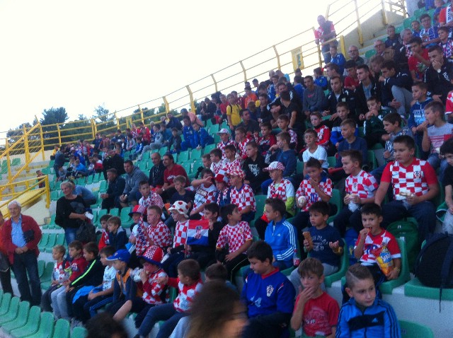 Najmlađi nogometaši NK Rudara na utakmici Hrvatska - Cipar u Puli
