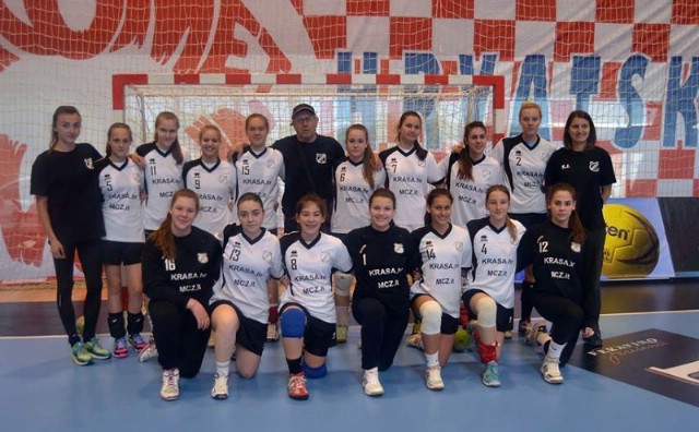 Mlađe kadetkinje Ženskog rukometnog kluba Rudar prvakinje Istre