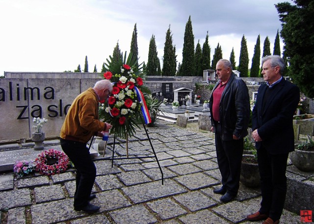 ♫ Polaganjem vijenca i paljenjem svijeće obilježena 71. obljetnica oslobođenja Labinštine