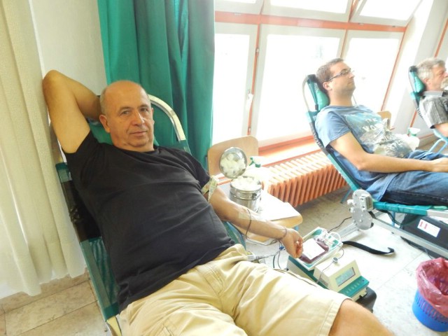 Na kaciji dobrovoljnog darivanja krvi prikupljene 104 doze krvi. Marko Tomić 100-ti put darivao krv!